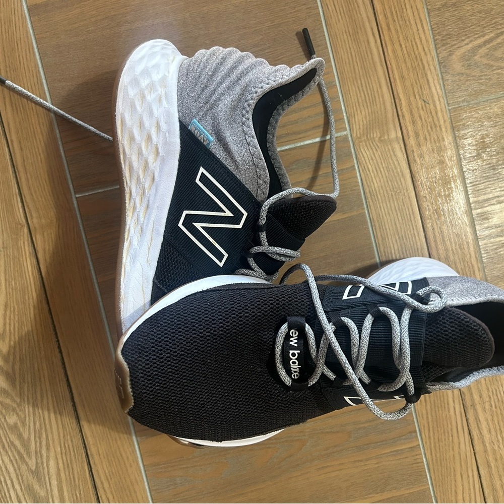 USED - Women’s NEW BALANCE Fresh Roav - SZ 9.5
